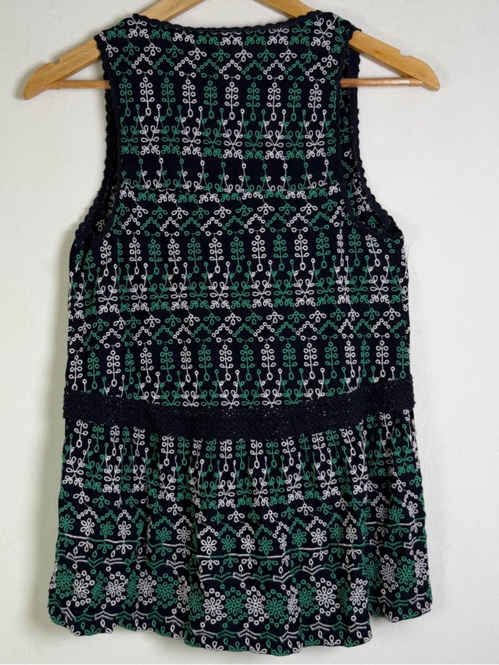 Maeve Anthropologie Women’s Embroidered Boho Peplum Top Navy Cottage Sz XS - Picture 3 of 7